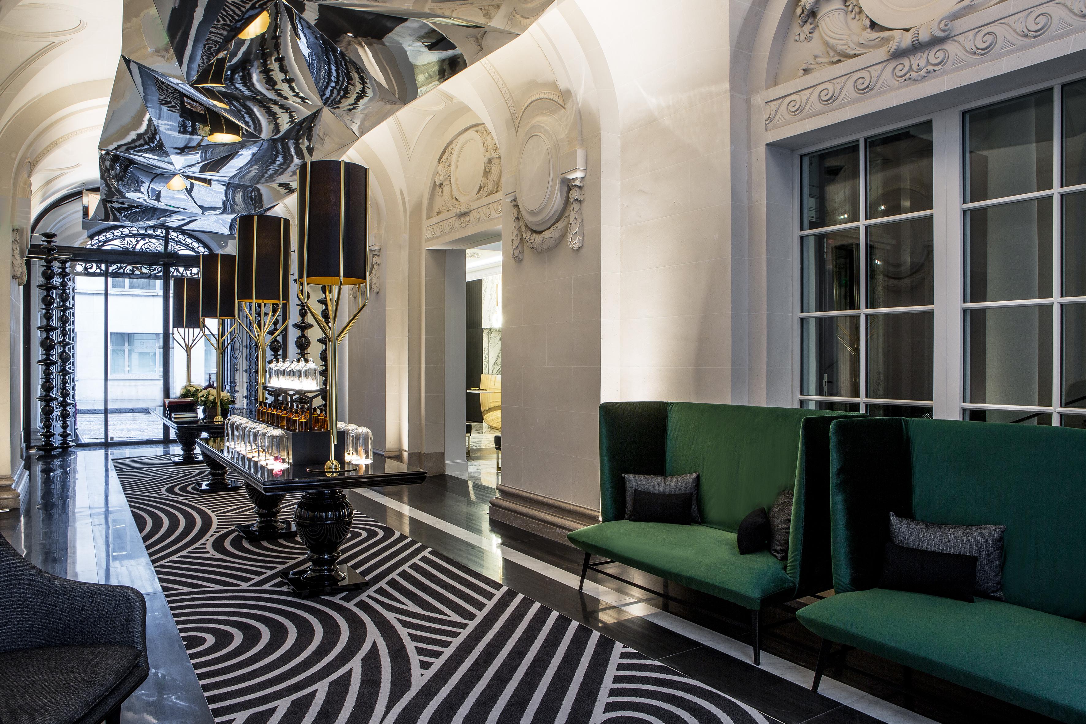 La Clef Champs-Elysees Paris By The Crest Collection Kültér fotó The hotel's lobby