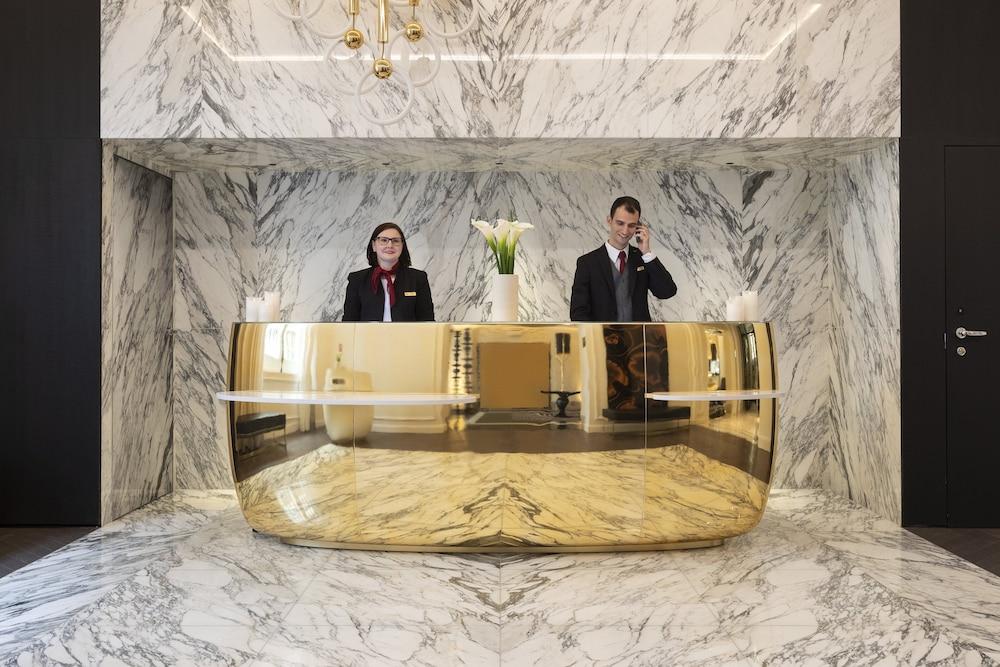 La Clef Champs-Elysees Paris By The Crest Collection Kültér fotó The hotel's reception