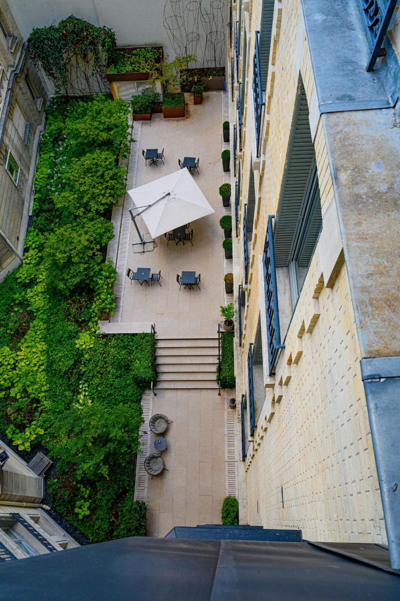 La Clef Champs-Elysees Paris By The Crest Collection Kültér fotó The courtyard of the hotel